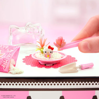 MGA's Miniverse Make It Mini Hello Kitty and Friends Series 2 (Paquete de 2) Mini coleccionables, Sanrio, Embalaje Misterioso, Bricolaje, Manualidades, Juego de Resina, réplica de Alimentos, Plantas