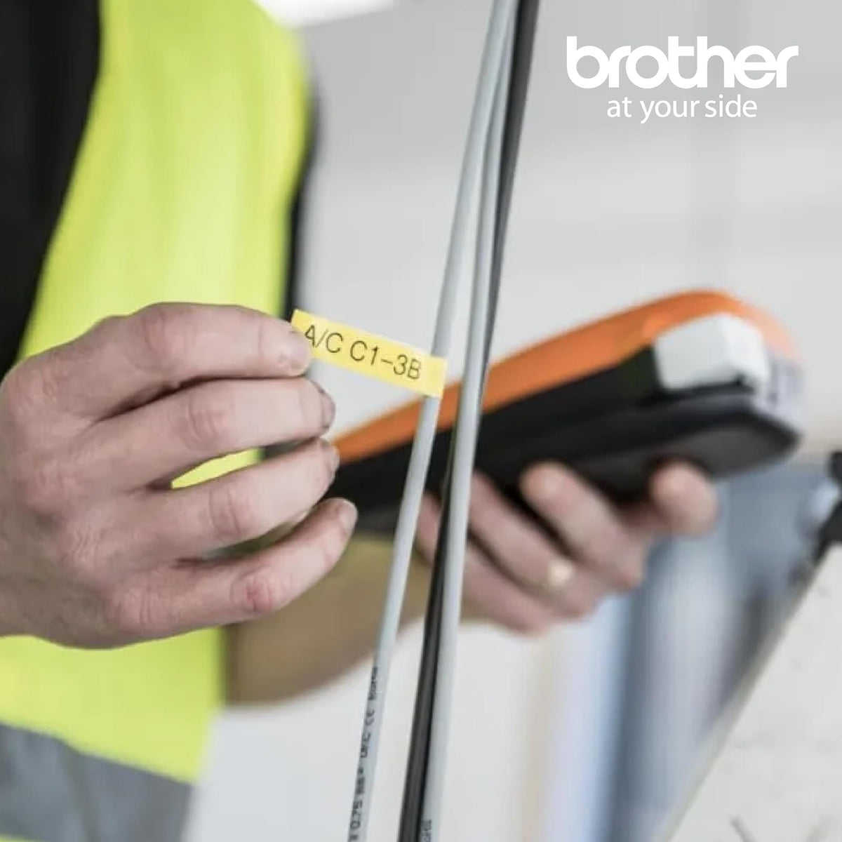 Brother Rotulador Industrial Portátil PT-E110 para Etiquetas Profesionales | Impresora de etiquetas industriales de 6 a 12 mm, para Electricistas, Instaladores, Teclas Rápidas Cables, plecas, exteriores