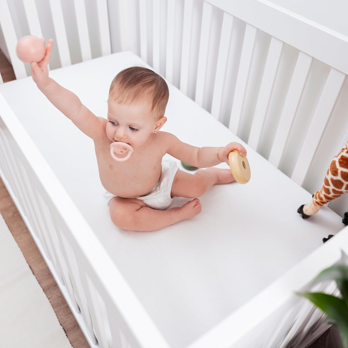 Comfy Cubs Sábana de Algodón Muselina Cuna – Suave y Transpirable – Se Ajusta a Colchones de Cuna y Cama Infantil – Elástico Seguro y Ajuste Perfecto – para Niños y Niñas – Blanco