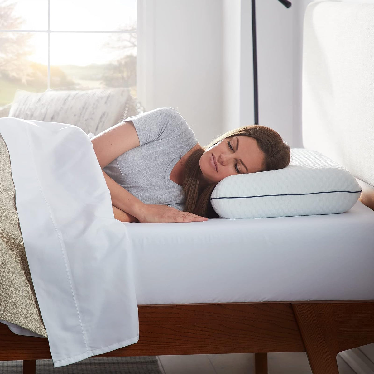 Weekender - Almohada de Memory Foam con Gel Refrescante - Firmeza Suave Media - Soporte para Cuello y Hombros - Para Dormir de Lado, Boca Arriba o Boca Abajo - Funda Lavable - Tamaño Queen