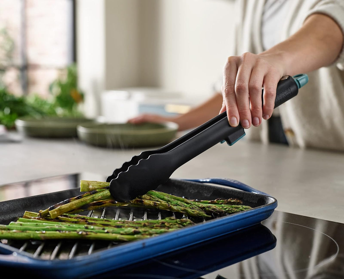 Joseph Joseph Duo - Pinzas higiénicas con soporte integrado para herramientas y pies antideslizantes, adecuadas para utensilios de cocina antiadherentes, resistentes al calor, sin BPA