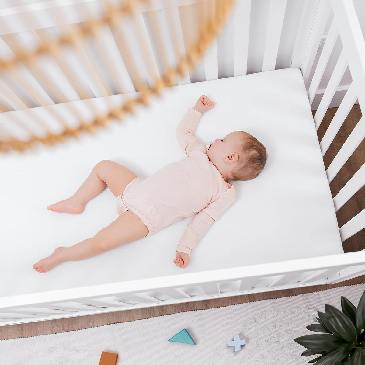 Comfy Cubs Sábana de Algodón Muselina Cuna – Suave y Transpirable – Se Ajusta a Colchones de Cuna y Cama Infantil – Elástico Seguro y Ajuste Perfecto – para Niños y Niñas – Blanco