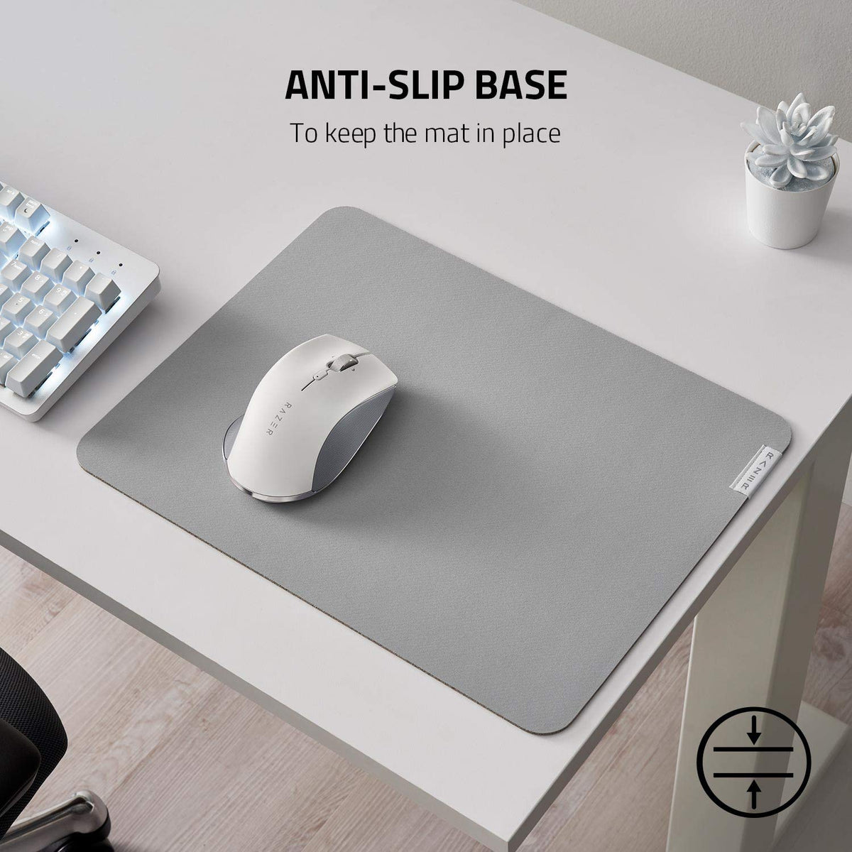 Razer Pro Glide - Alfombrilla Suave para Mouse: Espuma de Goma Gruesa de Alta Densidad, Superficie de Tela de microtejido Texturizada, Base Antideslizante, tamaño Mediano