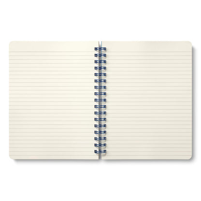 Spiral Notebook: Be Who You Are. Love What You Love. | Tema de gatos, 192 páginas rayadas, 7x9.25 pulgadas, cubierta papel metálico