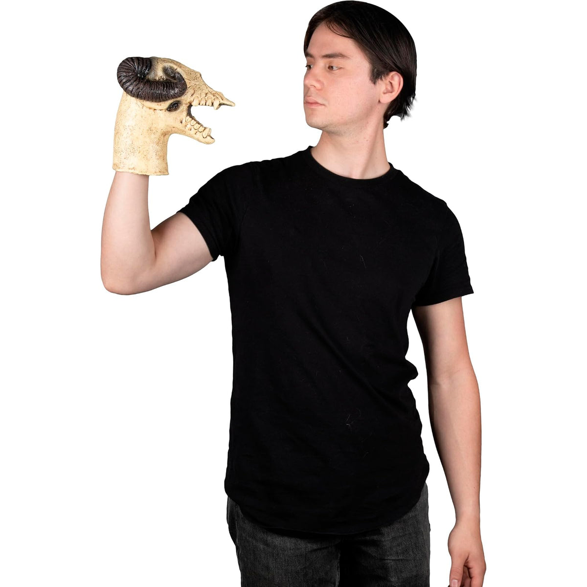 Ghoulish Productions Goat Puppet de Látex – Accesorio de Disfraz Tipo Titere Cabra con Detalles Realistas Pintados a Mano – Ideal para Accesorio Halloween, Casas Embrujadas y Coleccionistas de Horror