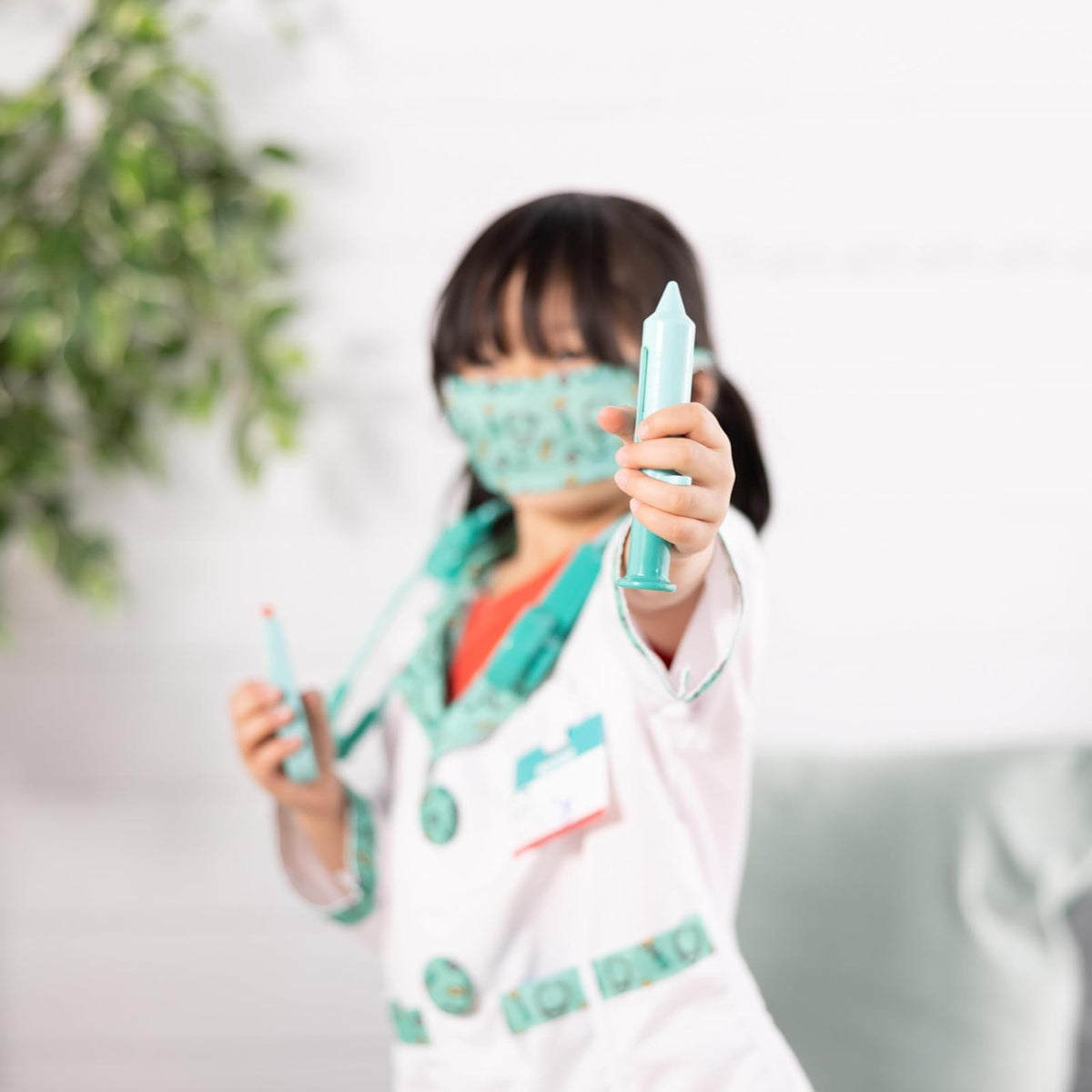 Melissa & Doug Disfraz de Médico para Juego Imaginativo, Juego de Simulación (8 Piezas, 3-6 Años)