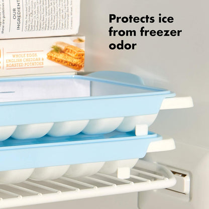 OXO Good Grips - Bandeja para cubitos de hielo (2 unidades) | OXO Good Grips Bandeja flexible para cubitos de hielo con tapa, paquete de 2, azul y blanco