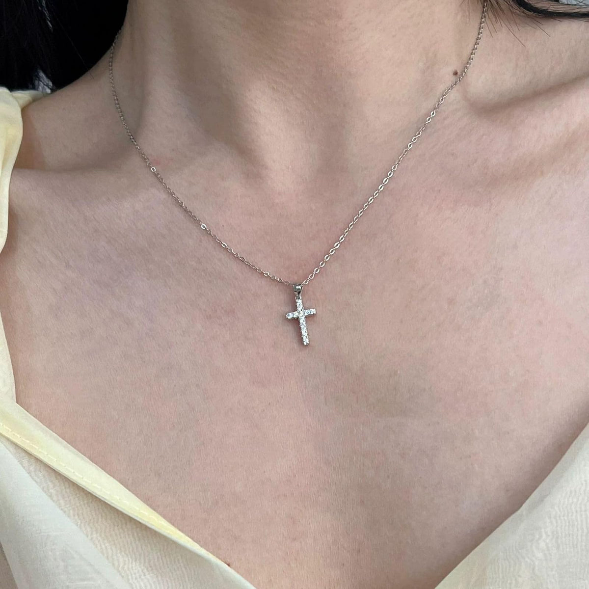 XYPHIELLE Collar de Cruz con Cristales para Mujer, Dije de Plata 925 Brillante, Joyería de Fe y Moda, Regalo para Bautizo, Primera Comunión o Aniversario
