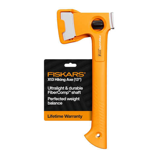 Fiskars X13 - Hacha de Senderismo Ultraligera, 33 cm, Hacha de Camping | Ultra afilado para cortar Kindling y Bushcraft, naranja de alta visibilidad, extremo llamativo para estacas de tienda de