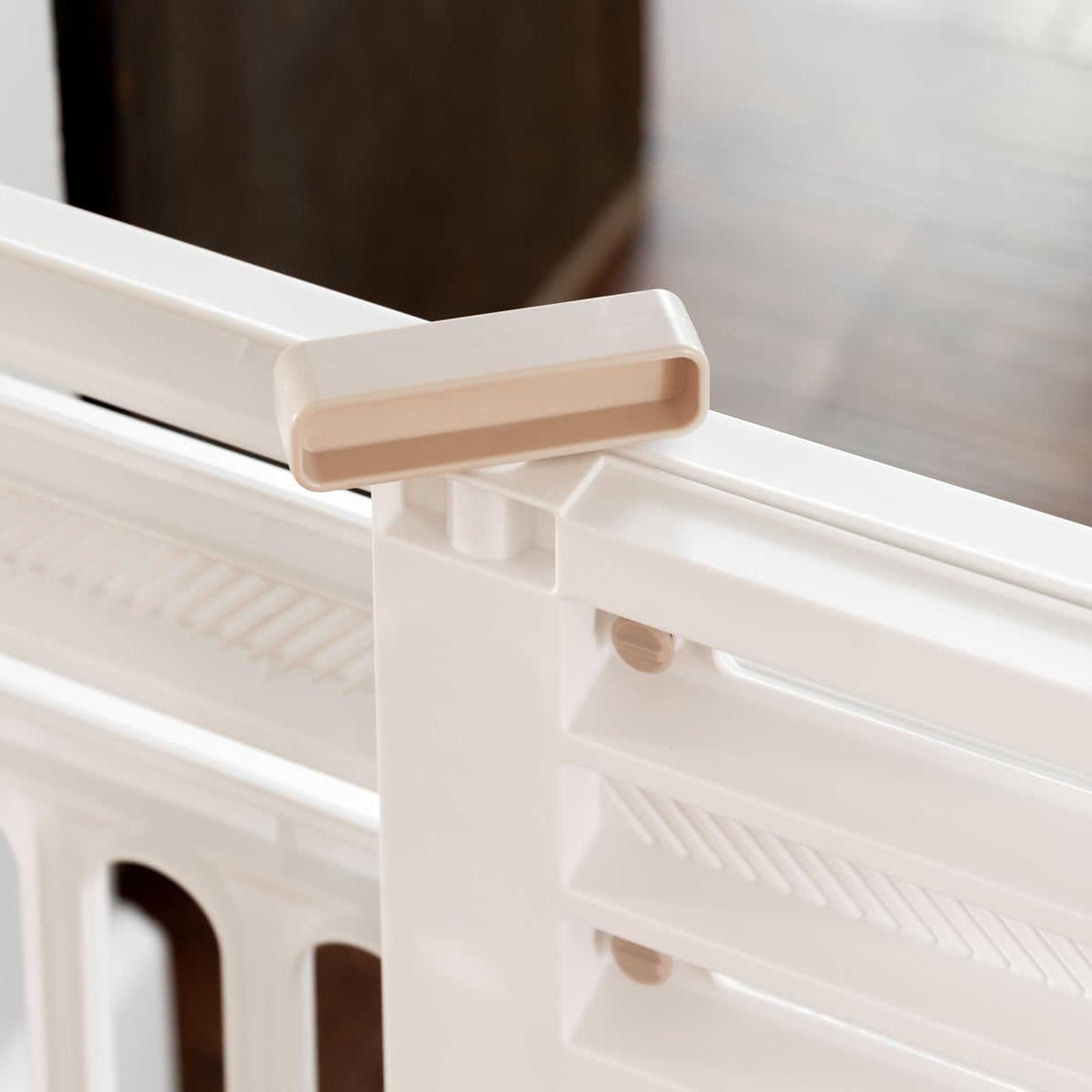 IRIS USA 61 cm a 99.1 cm Barrera Ajustable para Mascotas Portátil y Expandible, para Cachorros y Perros Pequeños a Medianos, Fabricada en Plástico Resistente Moldeado de 63.5 cm de Altura, Blanco