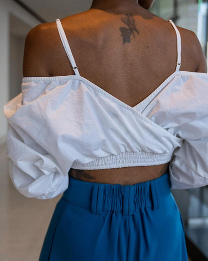The Drop Crop Top para Mujer, Drapeado con Hombro Descubierto, Blanco, por @signedblake