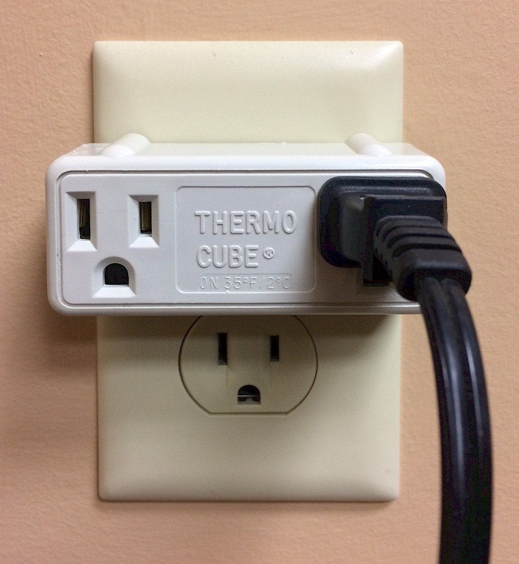 Thermo Cube Modelo TC-3: Salida controlada termostáticamente, encendido a 35 grados/apagado a 45 grados