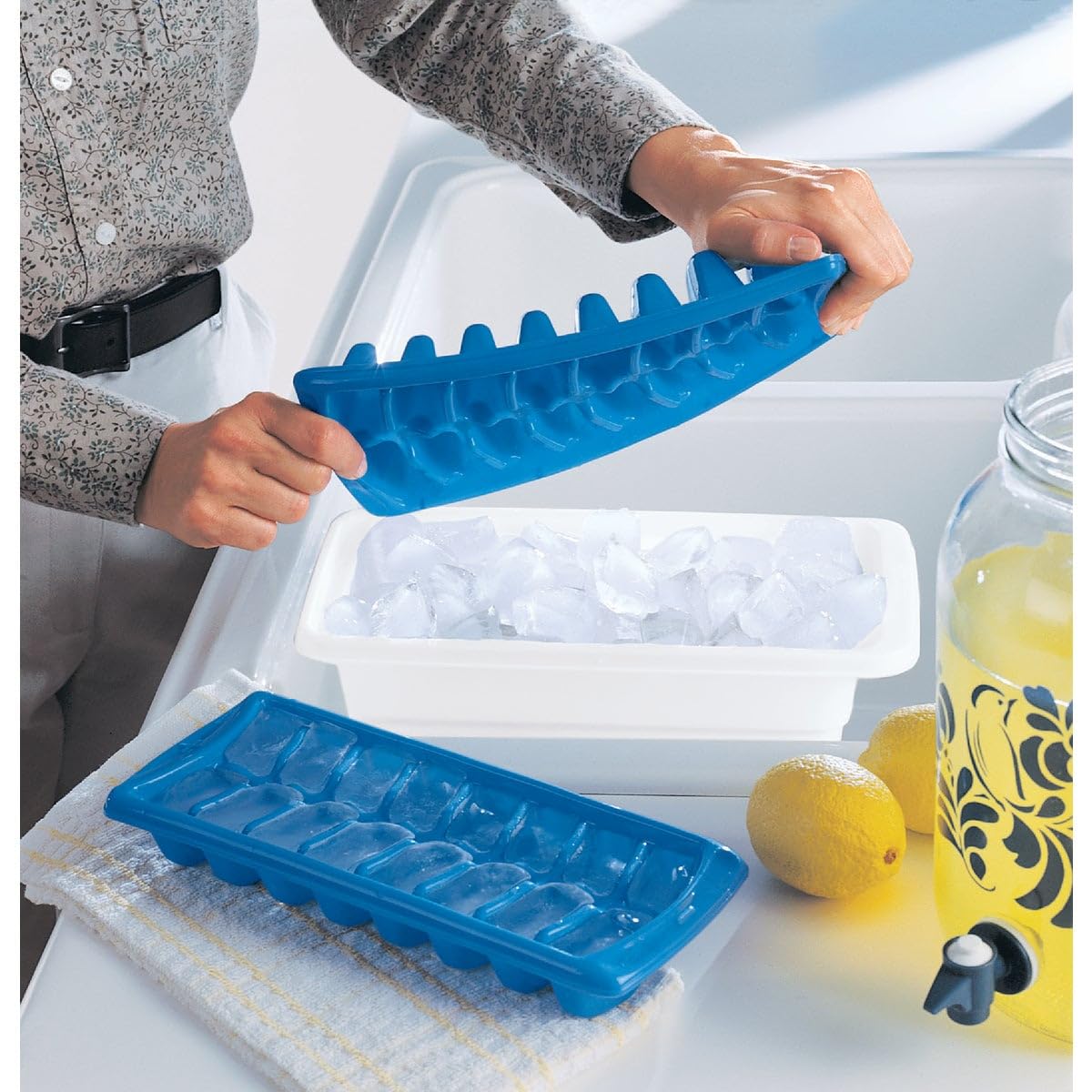 Rubbermaid Rubbermaid Ice Cube Servin' Saver Storage Bin, White, (FG2862RDWHT), White