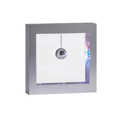 Adesso SL3982-22 Simplee Disco Ball Novedad Caja de estado de ánimo LED multicolor para mesa o montaje colgante, iluminación de pared de galería, alimentación con batería o USB, certificación ETL, 8 pies, marco plateado