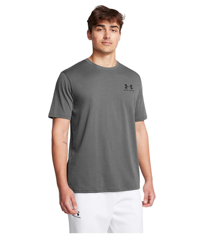 Under Armour Sportstyle Left Chest Camiseta de Entrenamiento para Hombre - (025) Castlerock - Negro - 5XL