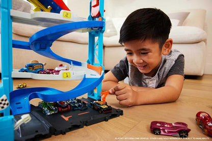 Hot Wheels, Pista de Juguete, Torre de Carreras con Doble Altura con 1 vehículo Incluido, para coleccionistas y niños, Edad 3 Años en Adelante, Mattel