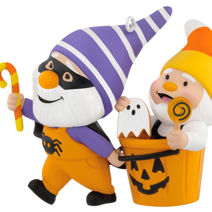 Hallmark - Adorno de Recuerdo de Halloween 2025, Gnothing But Treats, Decoraciones de Halloween