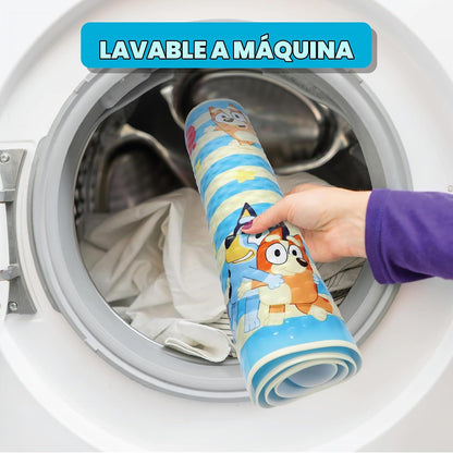 Bluey - Alfombrilla de baño para niños, niños pequeños y bebés, 15.5 x 22 Pulgadas, Antideslizante, Alfombrilla de Tina con ventosas, Lavable a máquina, Acolchada para Proteger, fácil de Limpiar