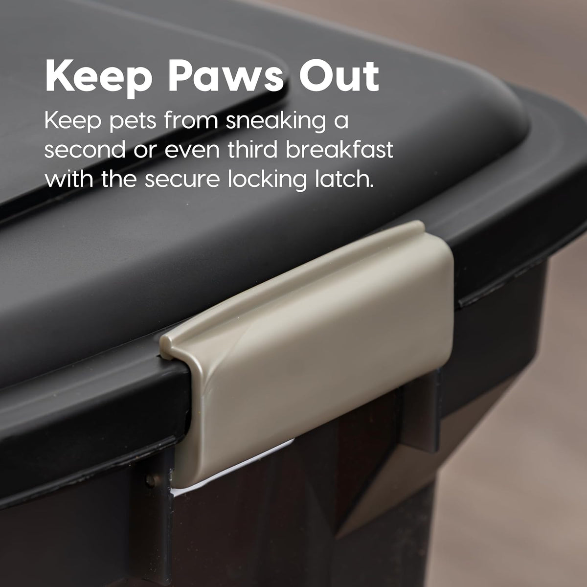 IRIS USA Contenedor para Alimento de Perro, Hasta 13 lb, Humo | Libre de BPA, sello hermético, ideal para comida de gatos, semillas de aves, alimento de pollo, juguetes, premios y pellets