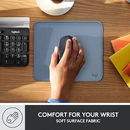 Logitech Mouse Pad - Studio Series, con Base de Caucho Antideslizante, Superficie Resistente a Salpicaduras, Materiales Durables, Portátil, Diseño Fresco y Moderno - Azul Claro