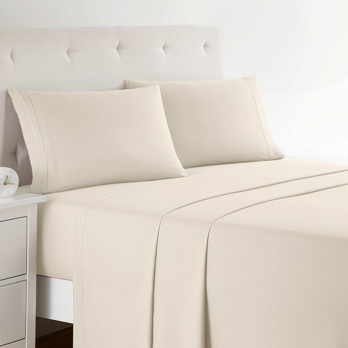 CLARA CLARK Premier 1800 Collection Hoja de Cama Set, Juego de sábanas 4 Piezas, Beige Cream, Talla Queen