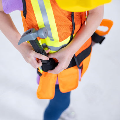 Melissa & Doug Disfraz De Obrero De La Construcción | 6 piezas, construcción de juego de simulación, chaleco, sombrero duro, herramientas para niños, cinturón, sierra, martillo
