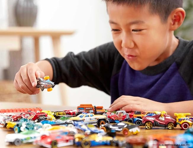 Hot Wheels Diecast Paquete de 20 Vehículos de Juguete con 2 Exclusivos para Niños de 3 Años
