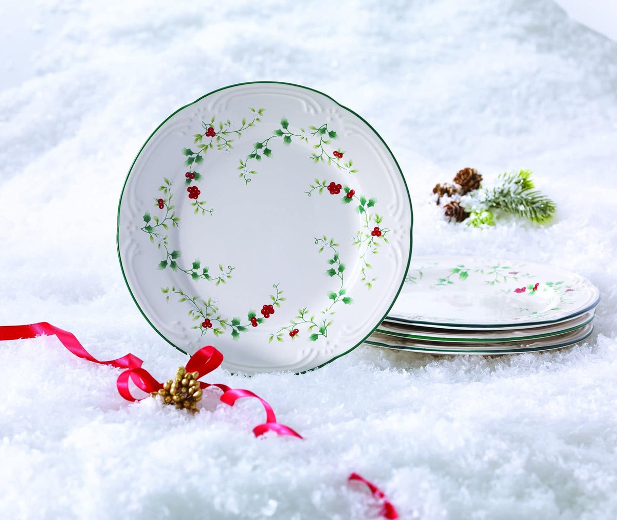 Pfaltzgraff Winterberry - Platos de ensalada (8 pulgadas, juego de 4), color verde