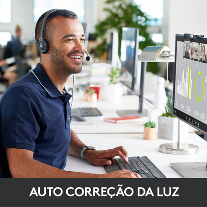 Logitech C270 Webcam HD, 720p/30fps, Video-Llamadas HD Amplio Campo Visual, Corrección de Iluminación, Micrófono Reductor de Ruido, Skype, FaceTime, Hangouts, WebEx, PC/Mac/Portátil/Tablet/Chromebook - Negra