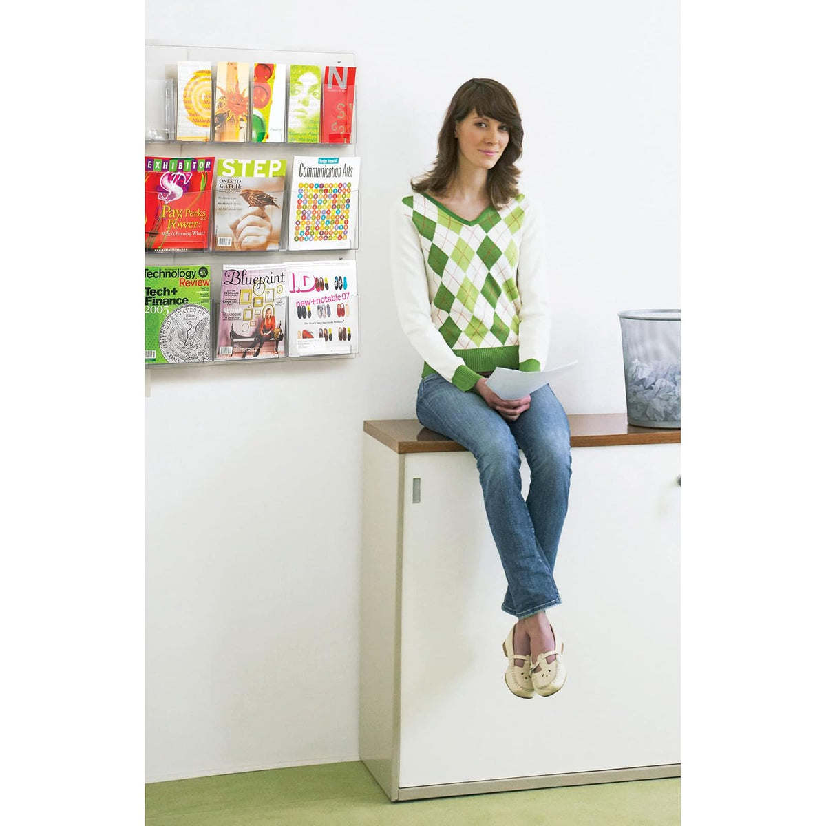 Safco 5606CL Reveal 6 Magazine and 6 Pamphlet Display, Clear