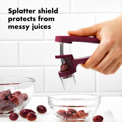 OXO Good Grips Deshuesador de Cerezas y Aceitunas