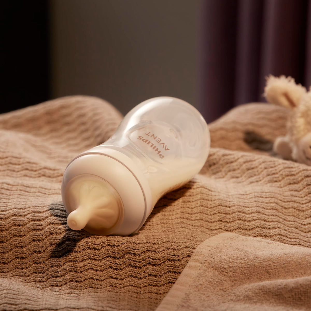 Philips Avent Biberón Natural Response 9 oz Traslúcido | Combina pecho y biberón fácilmente | Apoya el ritmo de alimentación de cada bebé | Flujo 3 - Medio | 1 pz | SCY903/01