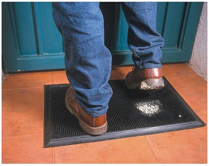 Tapete de Hule Heavy Trafic 60 x 81 cm, Negro, Retiene el Polvo y Agua Gracias a Sus Costillas Limpiadoras, Muy Resistente, para Colocarse en Cualquier Tipo de Entrada.
