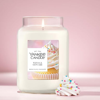 Yankee Candle Vela perfumada de vainilla para magdalenas, tarro grande de 22 onzas, hasta 150 horas de combustión, regalo para cumpleaños