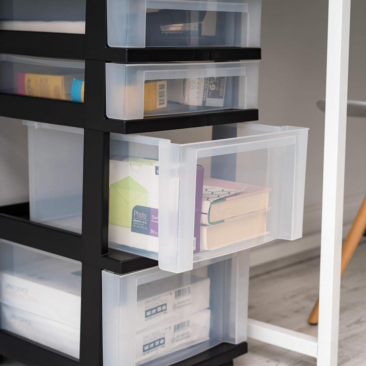 IRIS USA Carrito Organizador con Ruedas de 4 Cajones, Negro/Transparente | Organiza manualidades, artículos de oficina, salón y accesorios con cajones de fácil acceso para uso diario