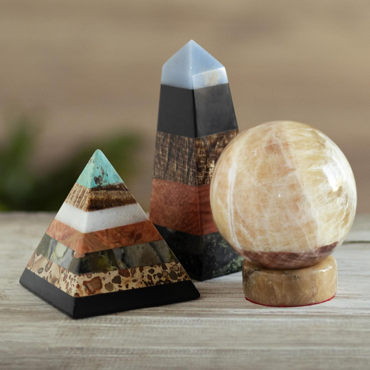 NOVICA - Escultura de pirámide de energía Positiva y Espiritual de curación, 3 Pulgadas, «Be Positive»