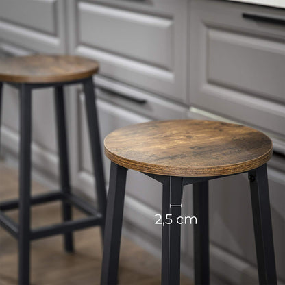 VASAGLE Taburete de Bar, Juego de 2, con Estructura de Metal | Sillas de Cocina con Reposapiés, Fácil Montaje, para Salón, Comedor, Marrón Rústico y Negro, Colección BARNET MLBC32X
