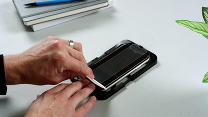 OtterBox Protector de visualización de vidrio de confianza para iPhone 12 y iPhone 12 Pro, transparente (GEN 2)