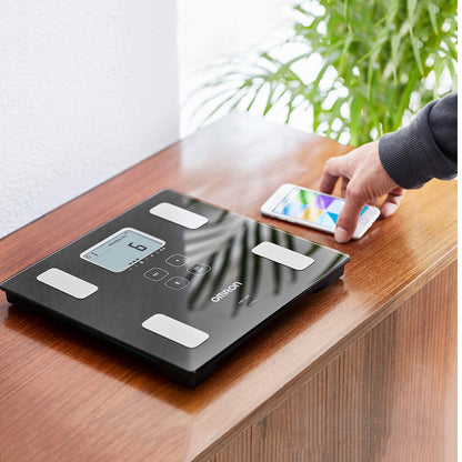 OMRON Báscula digital Corporal HBF-222T con 6 indicadores y Bluetooth, para 4 perfiles de usuario y memoria ilimitada. Compatible con OMRON Connect