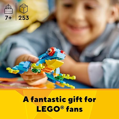 LEGO® Creator Loro Exótico; Animales de la Selva para Actividades en Familia con un Divertido Loro 3 en 1 articulado Que se Puede Transformar en una Colorida Rana Azul o un tierno pez Azul 31136