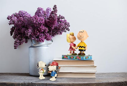 Enesco Peanuts by Jim Shore Snoopy Holding Spring Flowers - Figura en Miniatura, 3 Pulgadas, Multicolor, Blanco