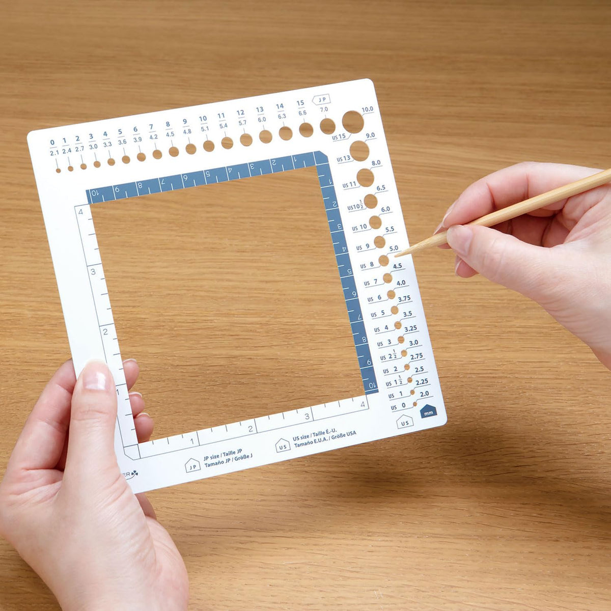 CLOVER 3200 Swatch Ruler & Needle Gauge White