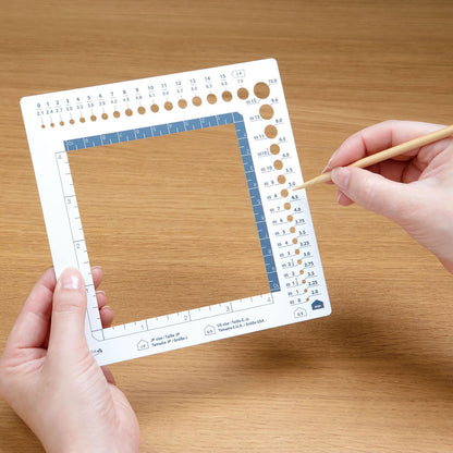 CLOVER 3200 Swatch Ruler & Needle Gauge White
