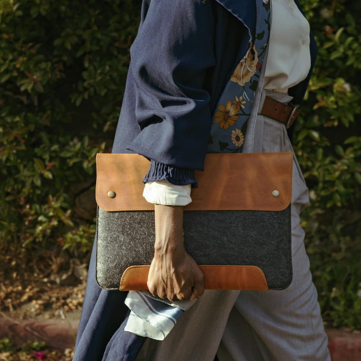 MegaGear - Bolso para Macbook 13.3" & 14" en Cuero auténtico y Lana