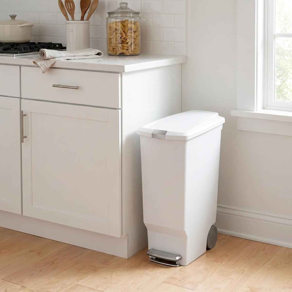 simplehuman, bote de basura estrecho con pedal, plástico blanco, 40 L