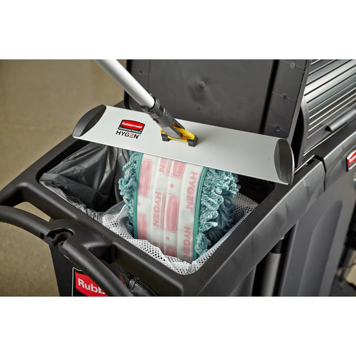 Rubbermaid Commercial Products HYGEN - Almohadilla de microfibra para el polvo de 60 pulgadas con flecos, color verde, para limpieza profesional y limpieza industrial de alta resistencia, para