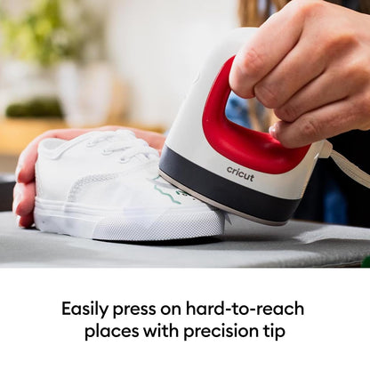 Cricut EasyPress Mini Prensa de Calor - Para Presionar Objetos Pequeños Como Zapatos, Animales de Peluche, Sombreros y Más - 3 Ajustes de Calor y Punta de Precisión - Placa de Calor Revestida de