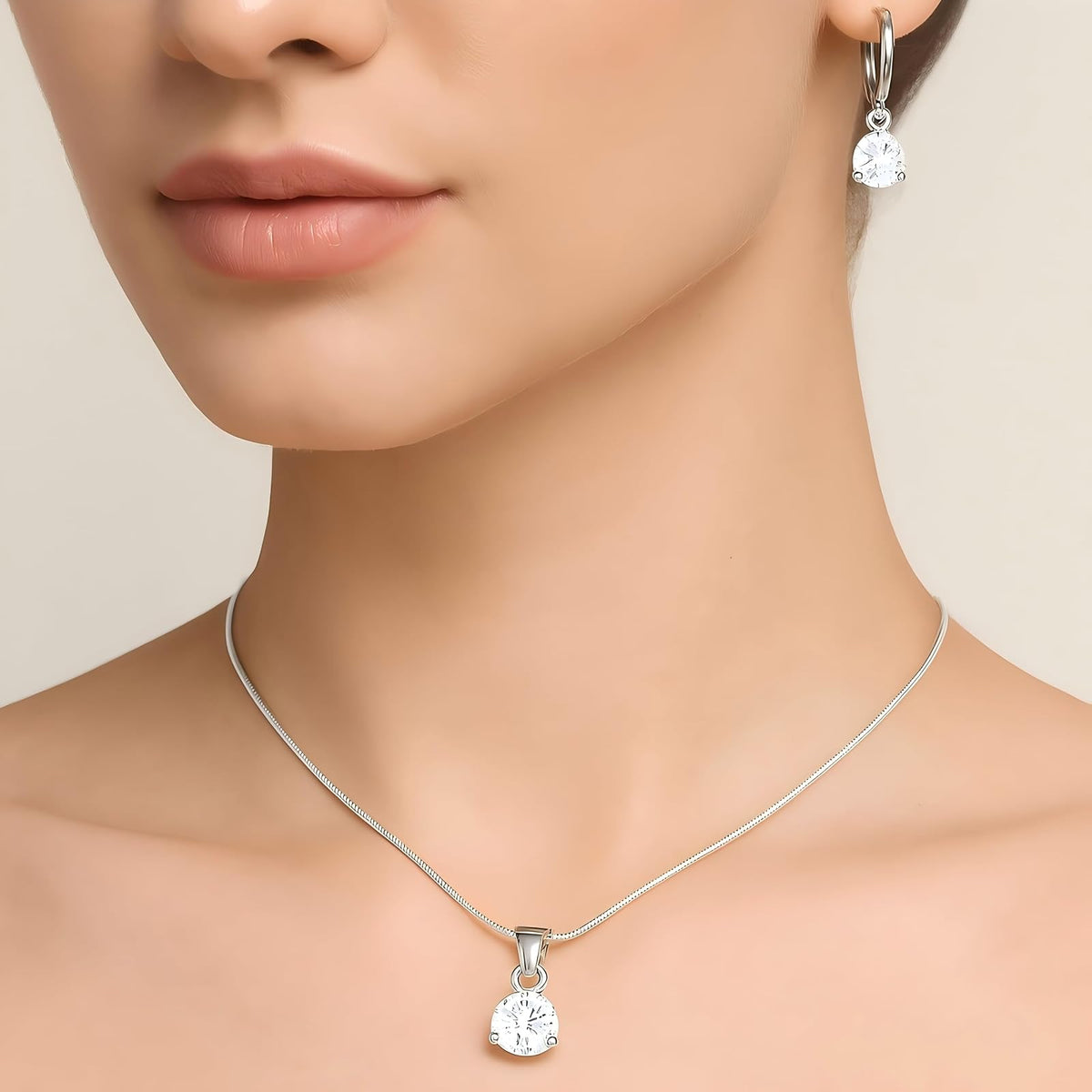 XYPHIELLE Collar y Aretes para Mujer - Dije Redondo de Zirconia Blanca en Aleación Plateada - Joyería Elegante para Novia, Esposa o Mamá (Navidad, San Valentín, Cumpleaños)