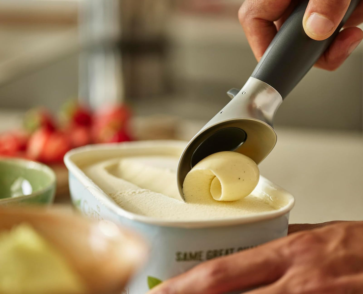 Joseph Joseph Elevate - Cuchara de helado con fácil liberación de gatillo y reposo de herramientas integrado que mejora la higiene, mango antideslizante