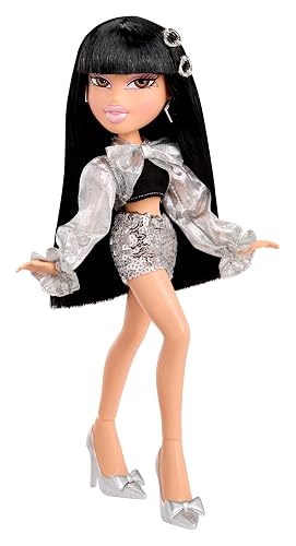 Bratz, Charmz Jade, Muñeca de Moda, con Icónico Look Metalizado, Incluye Charm para Pulsera con Forma de Labial